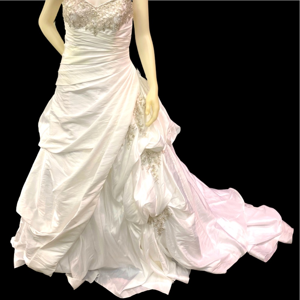 Brand New Wedding Gown (Never Worn)